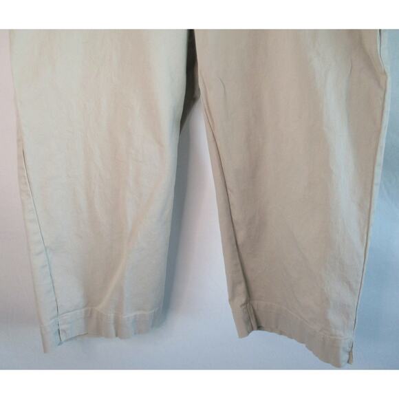 Lee Petite Women's Just Below The Waist Beige Zip Front Capri Pants Size 8P - Picture 3 of 9